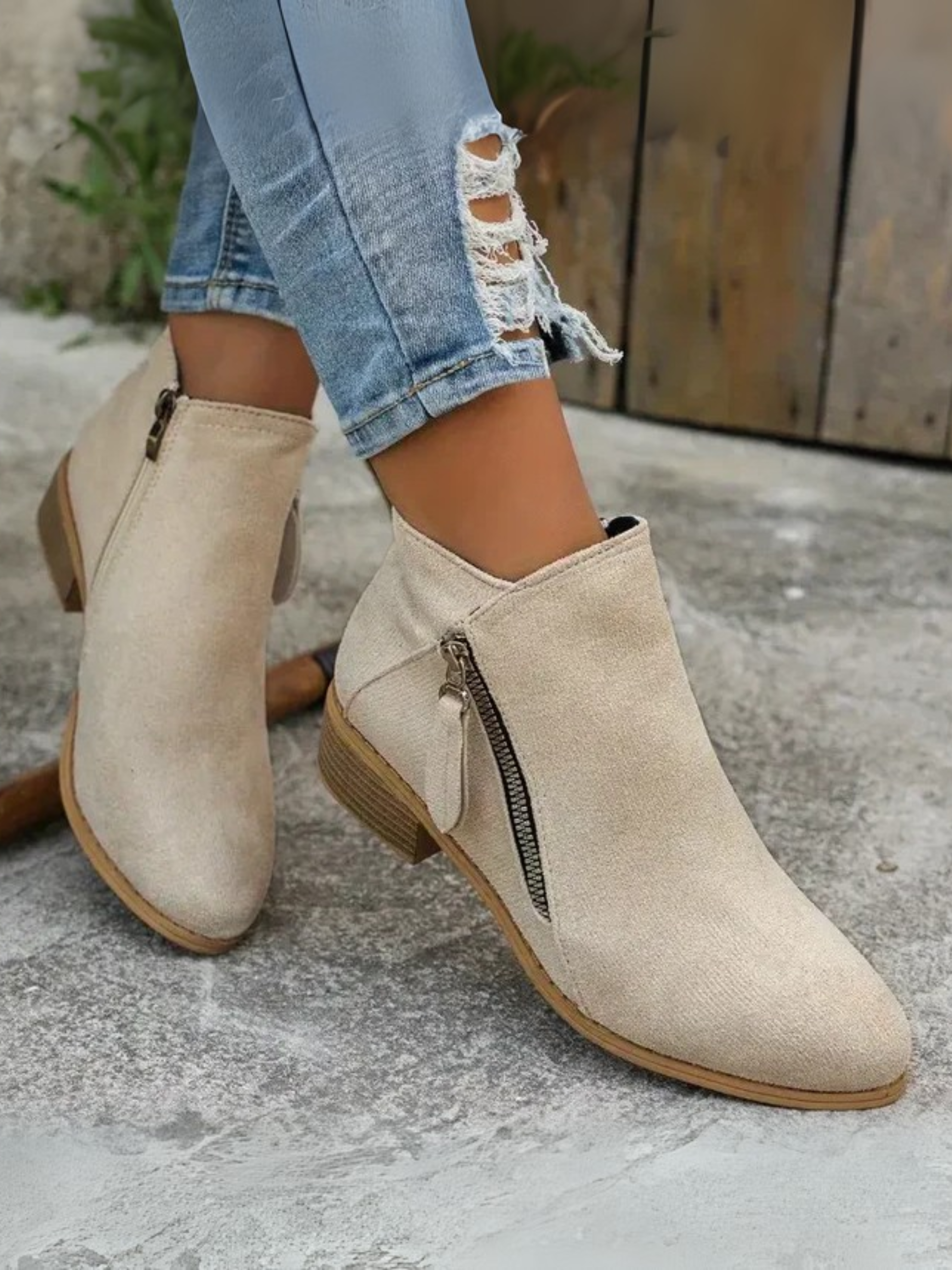 Modne botki na obcasie z zamkiem