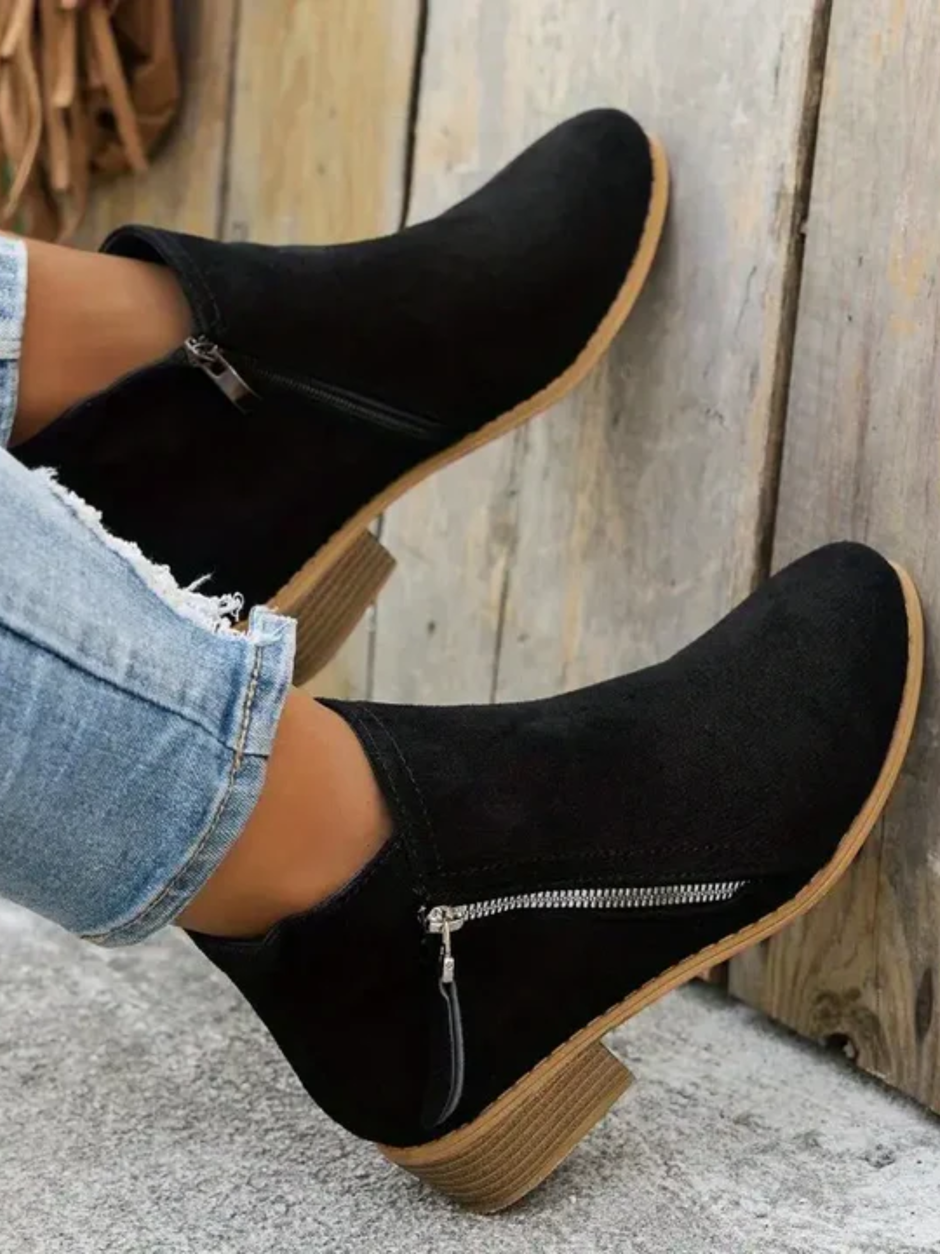 Modne botki na obcasie z zamkiem