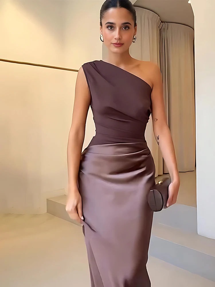 Wieczorowa Suknia na Jedno Ramię z Połyskiem – Elegancka Maxi z Drapowaniem