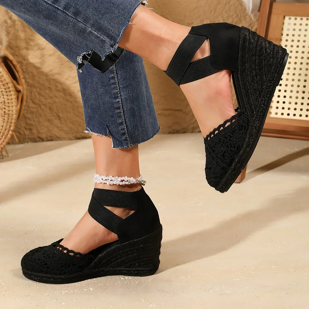 Damskie Sandały na Koturnie typu Espadryle - Buty z Ażurowym Detalem