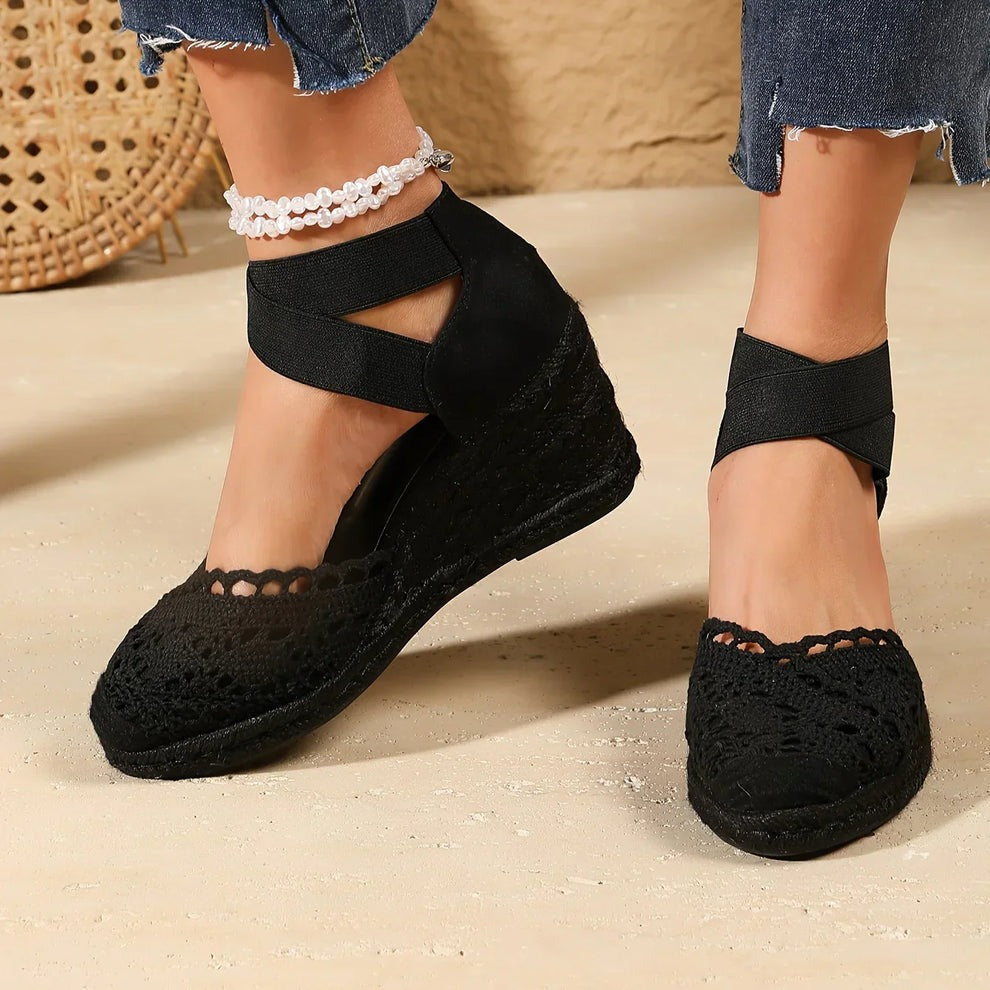 Damskie Sandały na Koturnie typu Espadryle - Buty z Ażurowym Detalem