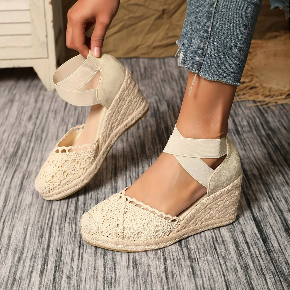 Damskie Sandały na Koturnie typu Espadryle - Buty z Ażurowym Detalem