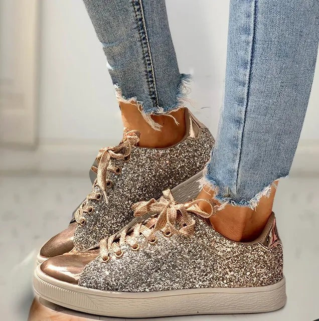 Błyszczące Sneakersy z Efektem Metallic – Komfortowe Półbuty Sznurowane z Połyskiem