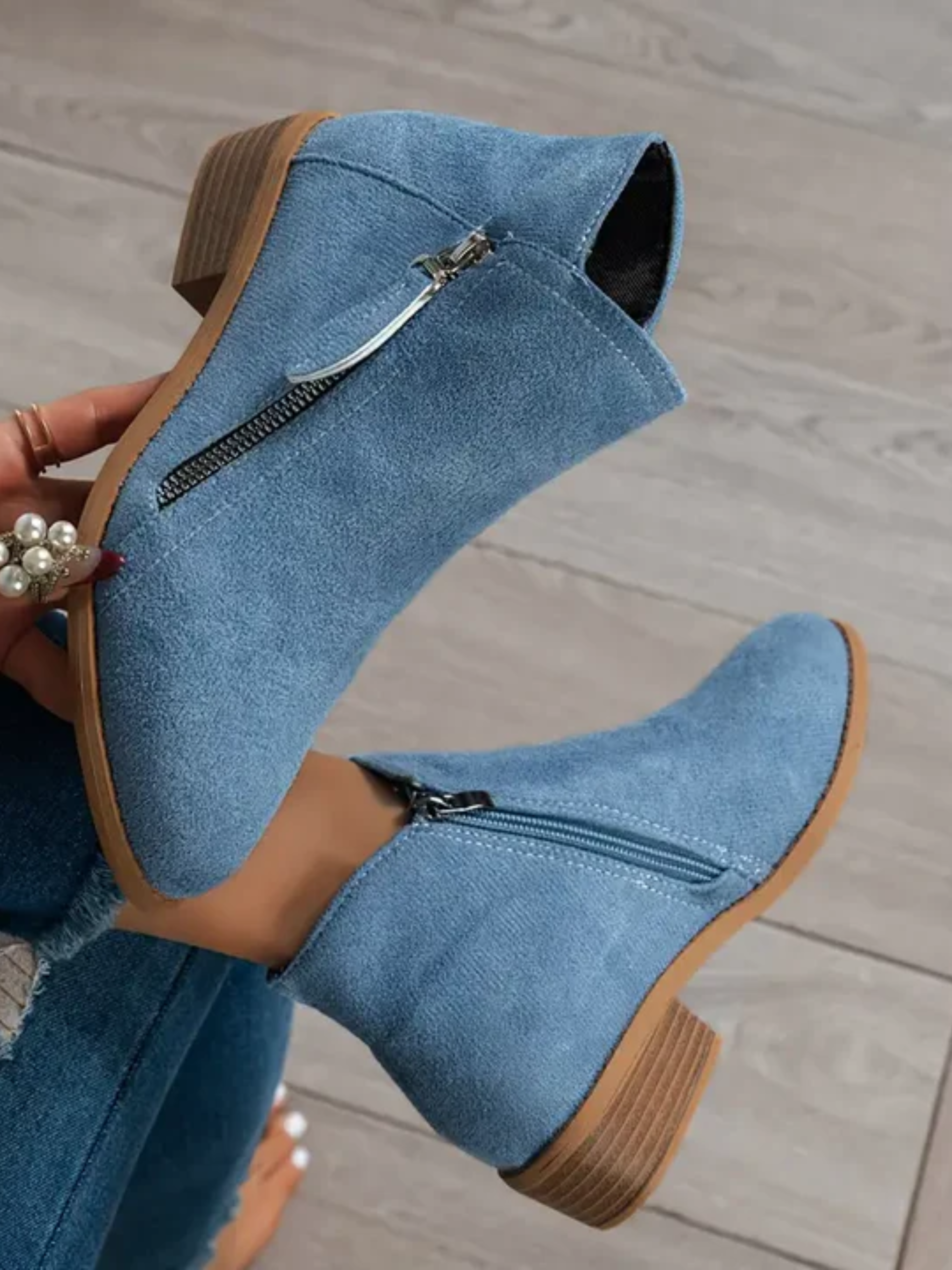 Modne botki na obcasie z zamkiem