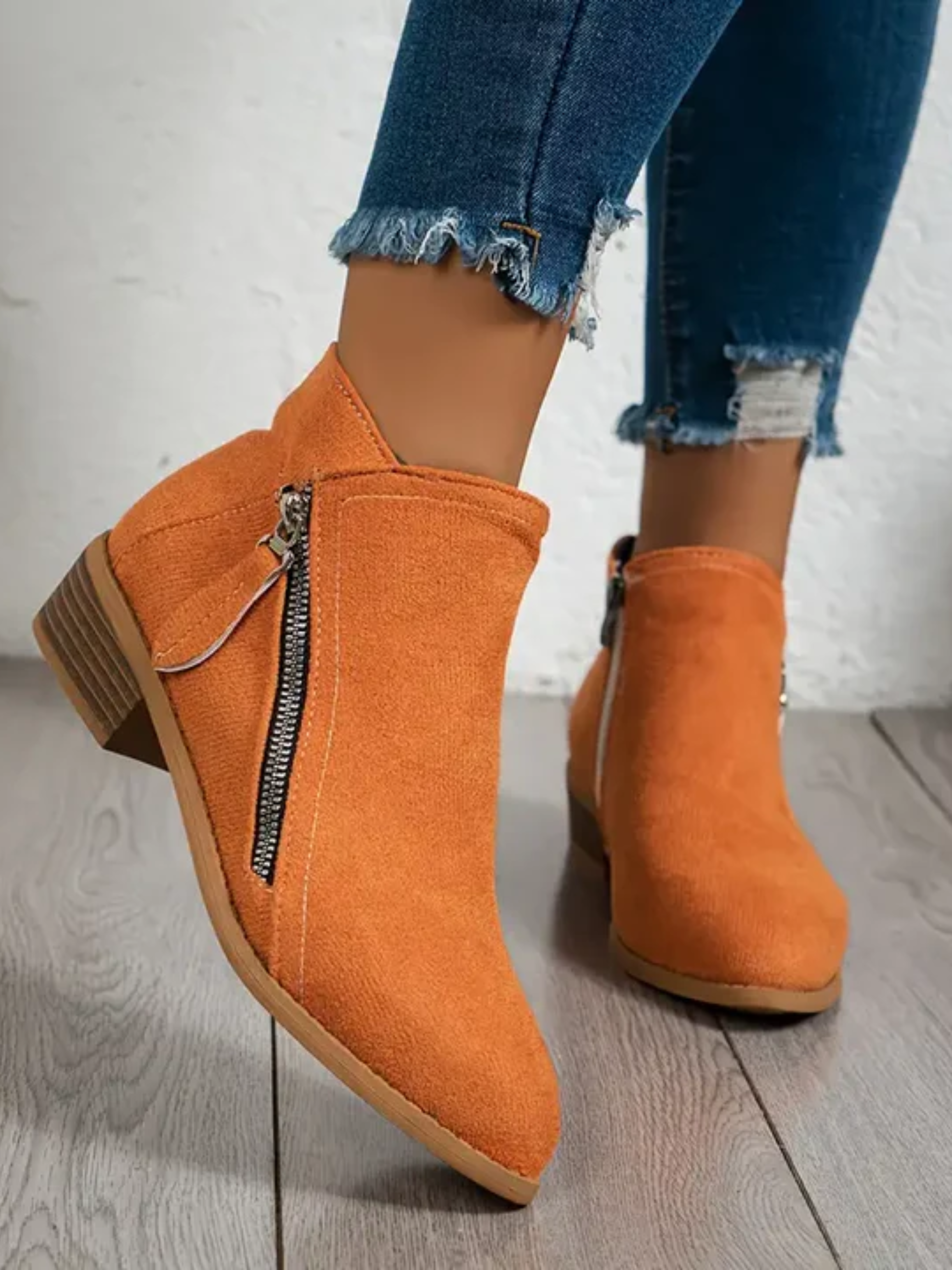 Modne botki na obcasie z zamkiem