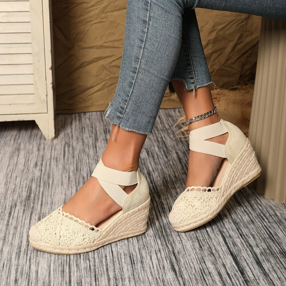 Damskie Sandały na Koturnie typu Espadryle - Buty z Ażurowym Detalem