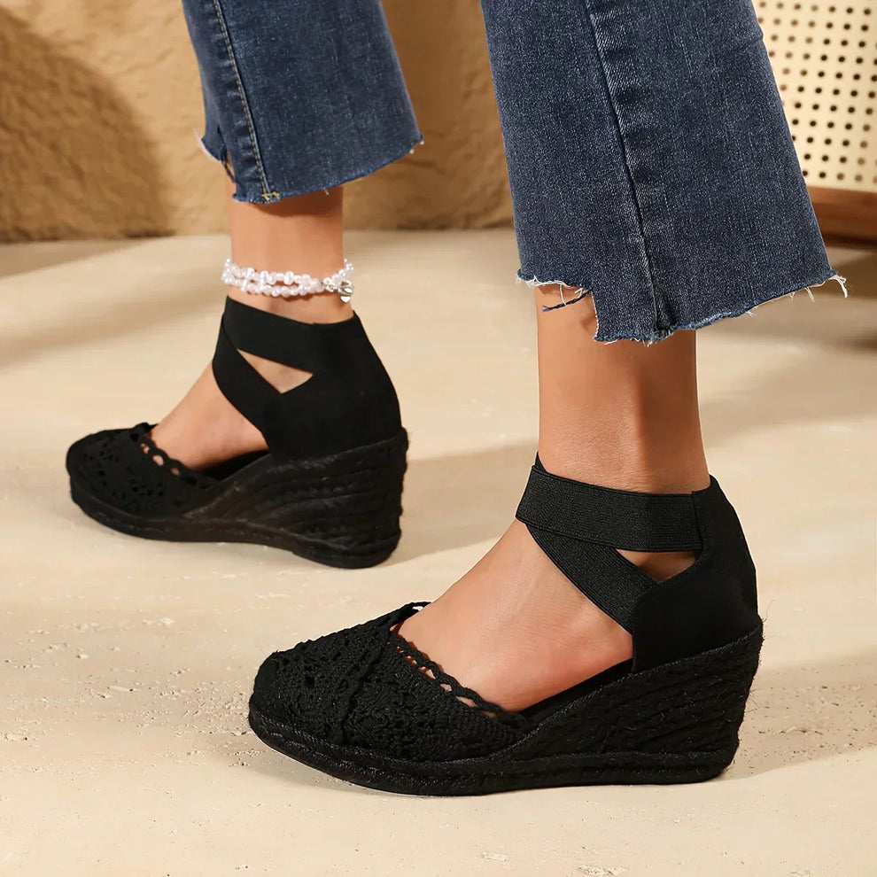 Damskie Sandały na Koturnie typu Espadryle - Buty z Ażurowym Detalem
