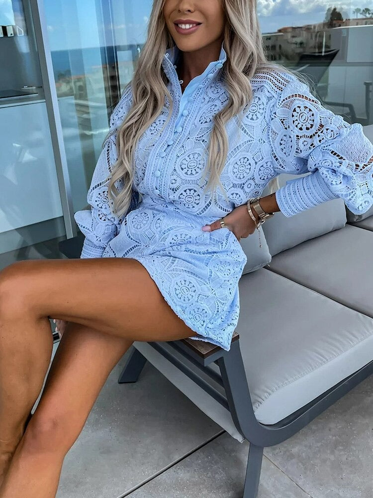 Koronkowy Kombinezon z Długim Rękawem i Kołnierzykiem – Krótka Elegancja w Stylu Boho