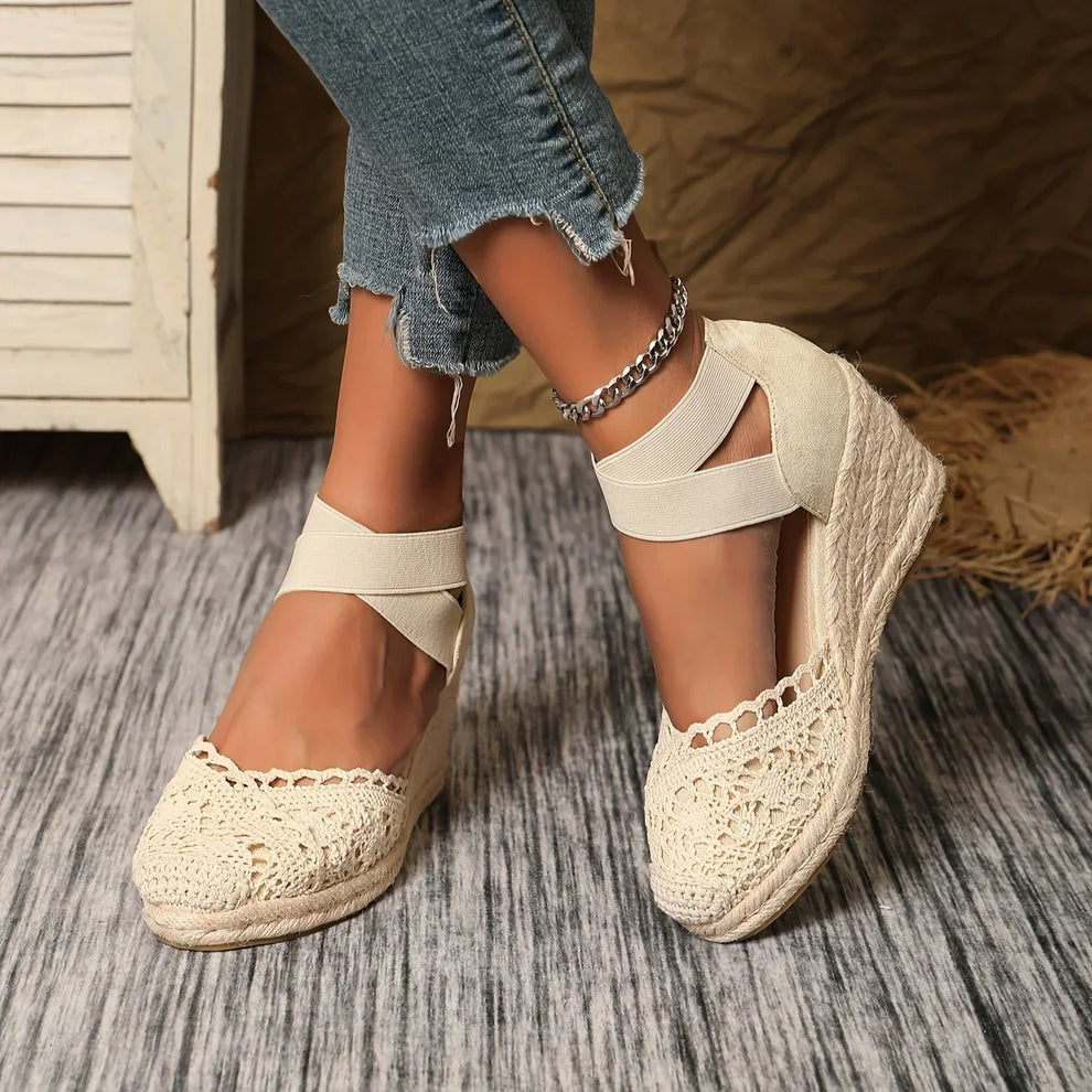 Damskie Sandały na Koturnie typu Espadryle - Buty z Ażurowym Detalem