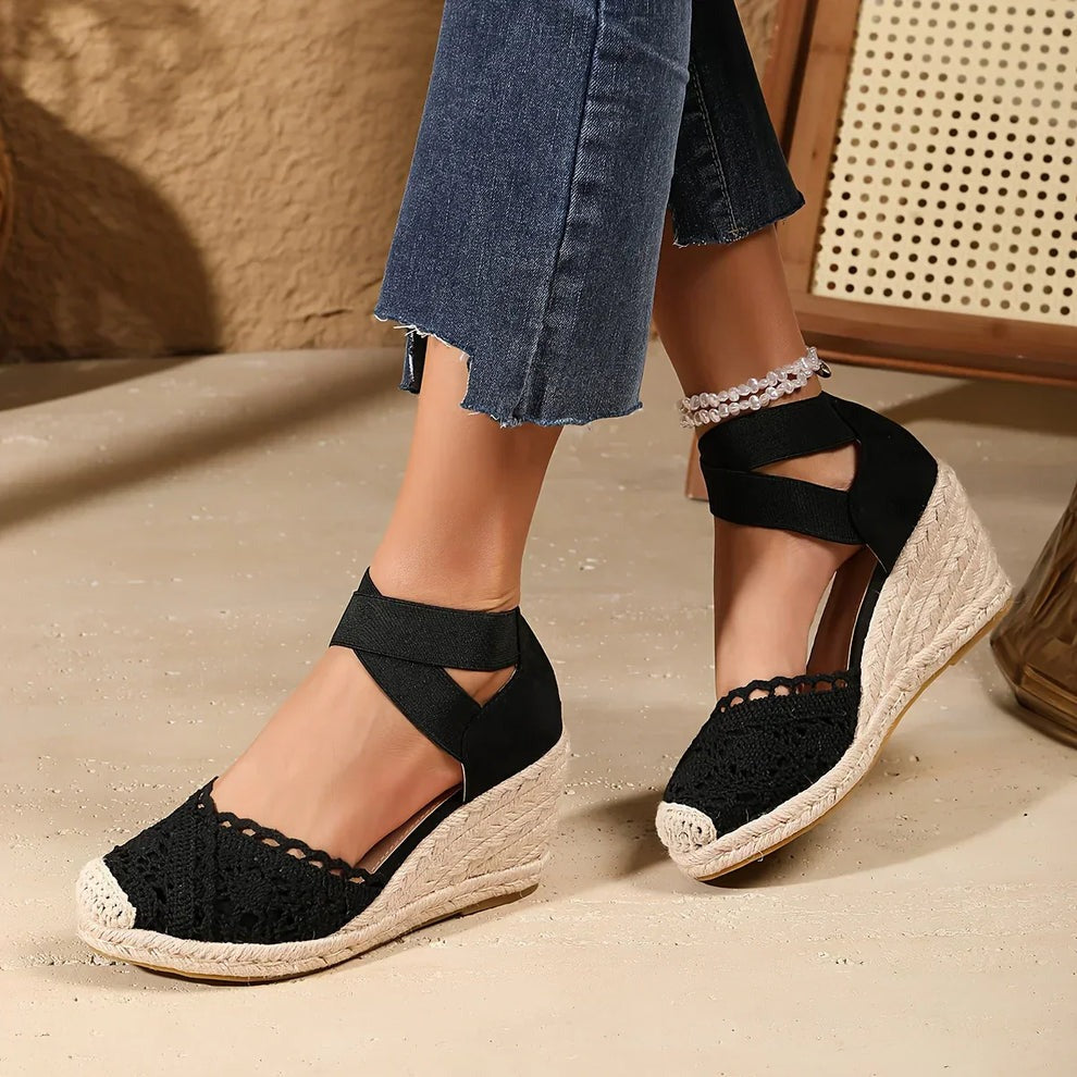 Damskie Sandały na Koturnie typu Espadryle - Buty z Ażurowym Detalem